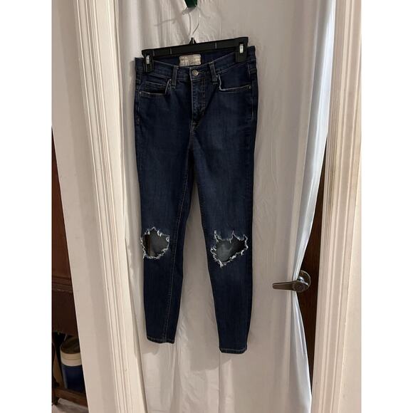 FREE PEOPLE Womens High Rise Dark Wash Busted Knee Skinny Jeans Size 27 Boho - Picture 2 of 6
